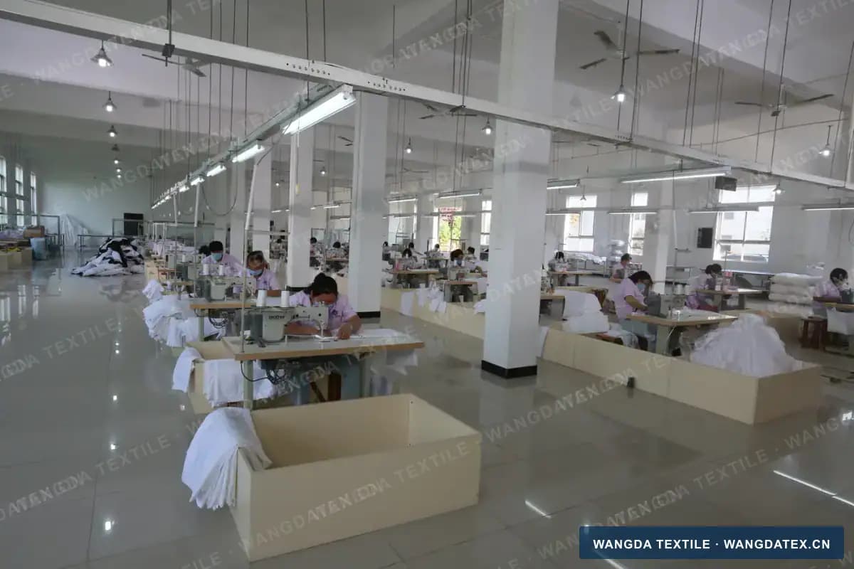 旺大纺织员工进行面料和成品检验